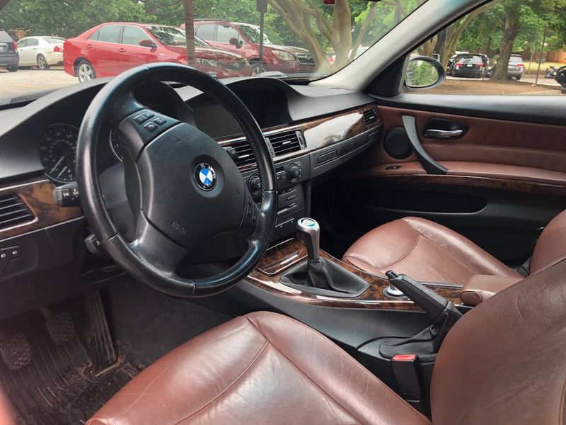 Illustration for article titled I found this wonderful E91 with a six speed